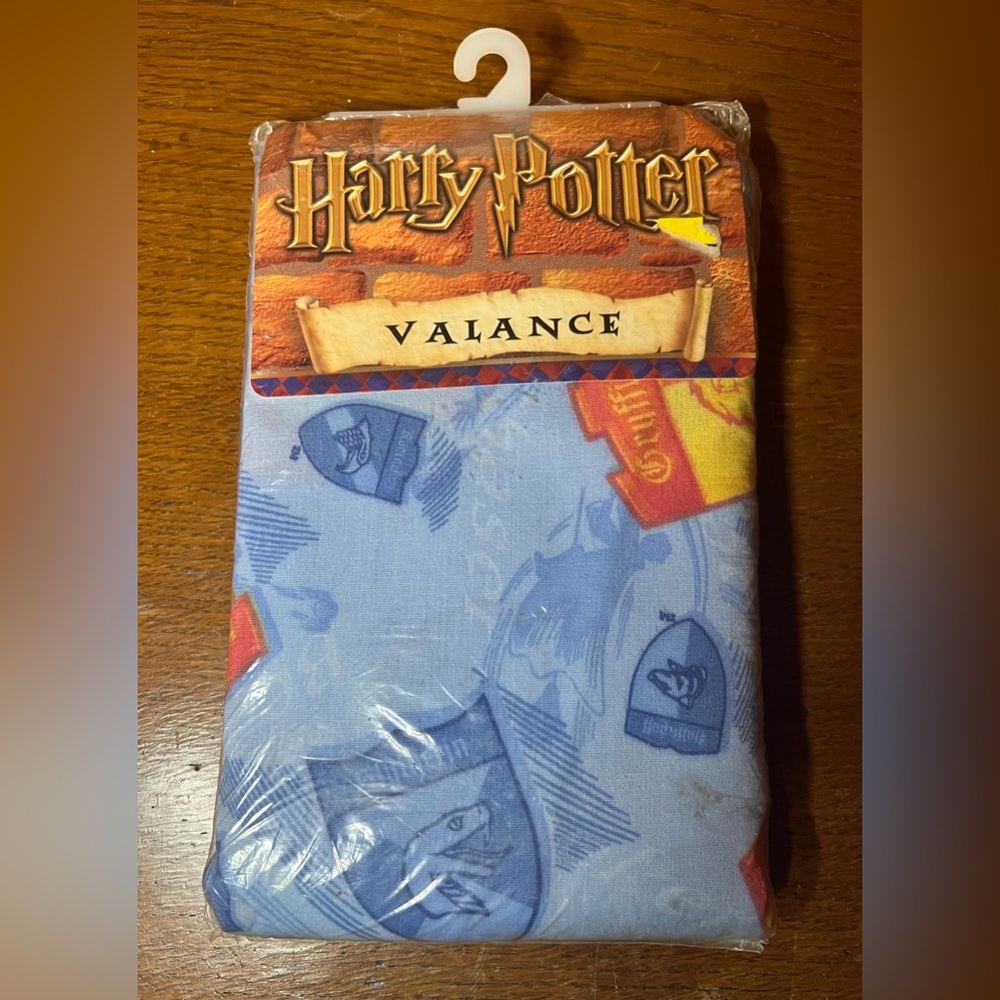 Harry Potter Gryffindor House Shields Window Valance-New